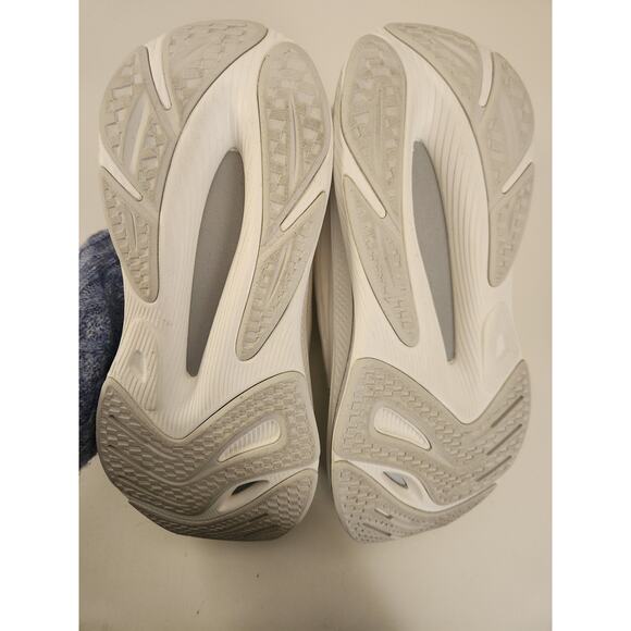 New Balance Women's FuelCell Walker Elite V1 Walking Shoe, 8.5 Wide - Picture 8 of 10